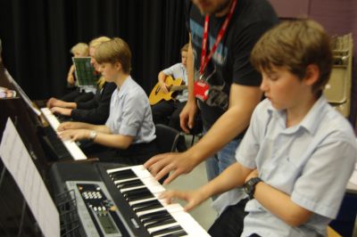 Children at keyboard