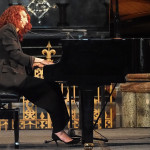 Joanna MacGregor CBE Joanna MacGregor playing piano
