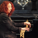 Joanna MacGregor CBE Joanna MacGregor playing piano