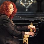 Joanna MacGregor CBE Joanna MacGregor playing piano